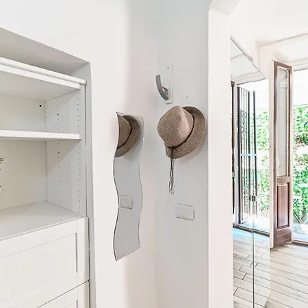 Апартаменты Joivy Cosy 4-bed Near Duomo Di